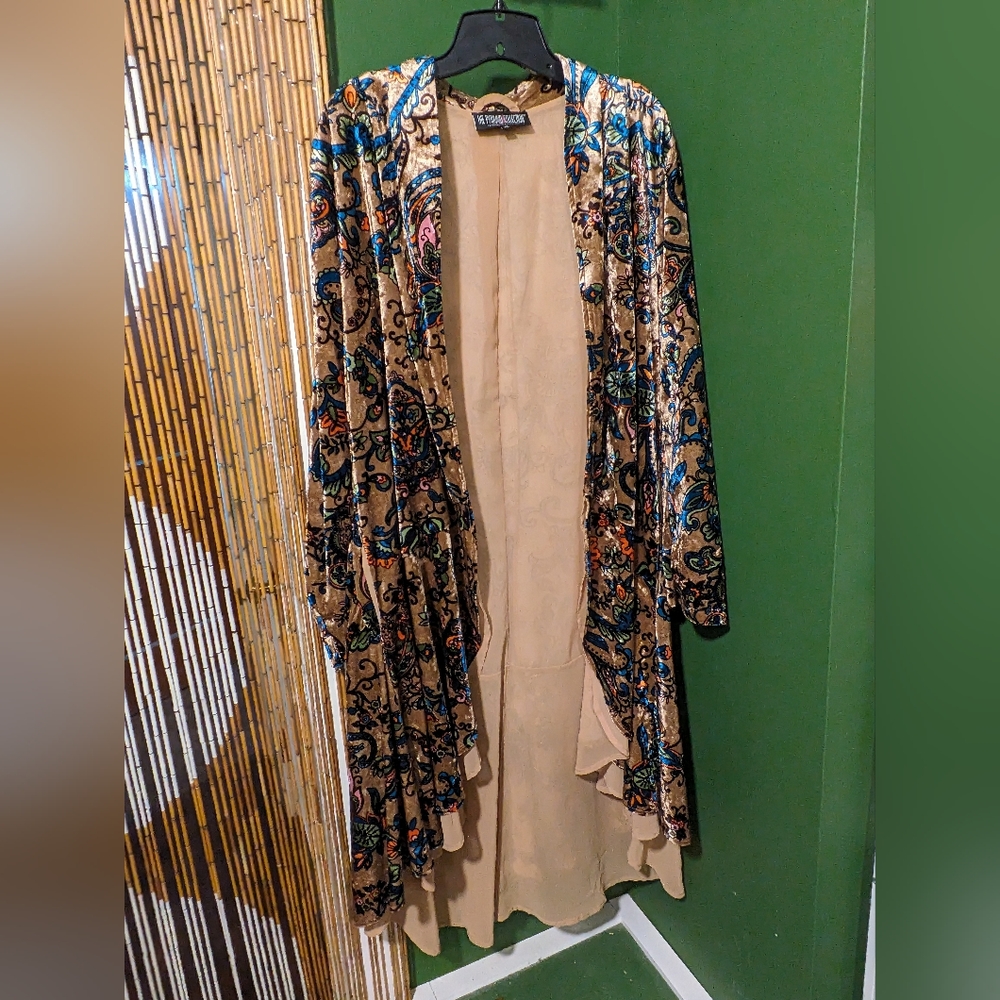 Velvet Duster cream floral Pyramid Collection